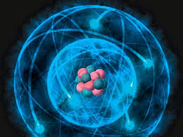 معظم حجم الذرة فراغ لكنه يحتوي على مجالات كهربائية ومغنطيسية chtoukaphysique