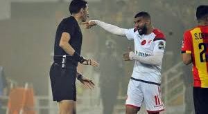 اليكم قصةمثيرة ل جورج ماكلورين الذي كان يجلس بعيدا عن زملائه بسبب العنصرية الامريكية Chtoukaphysique