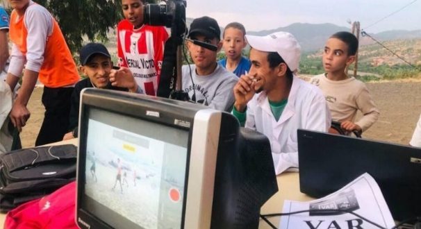 تقنية "الفار" بدوار "تاوريرت" بجماعة أسني لنقل اطوار النصف النهائي من دورهم المحلي